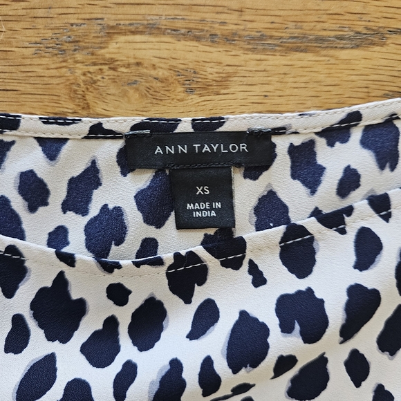 Ann Taylor Size XS Animal Print Blouse Relaxed Fit Chiffon Black and White - Picture 3 of 6